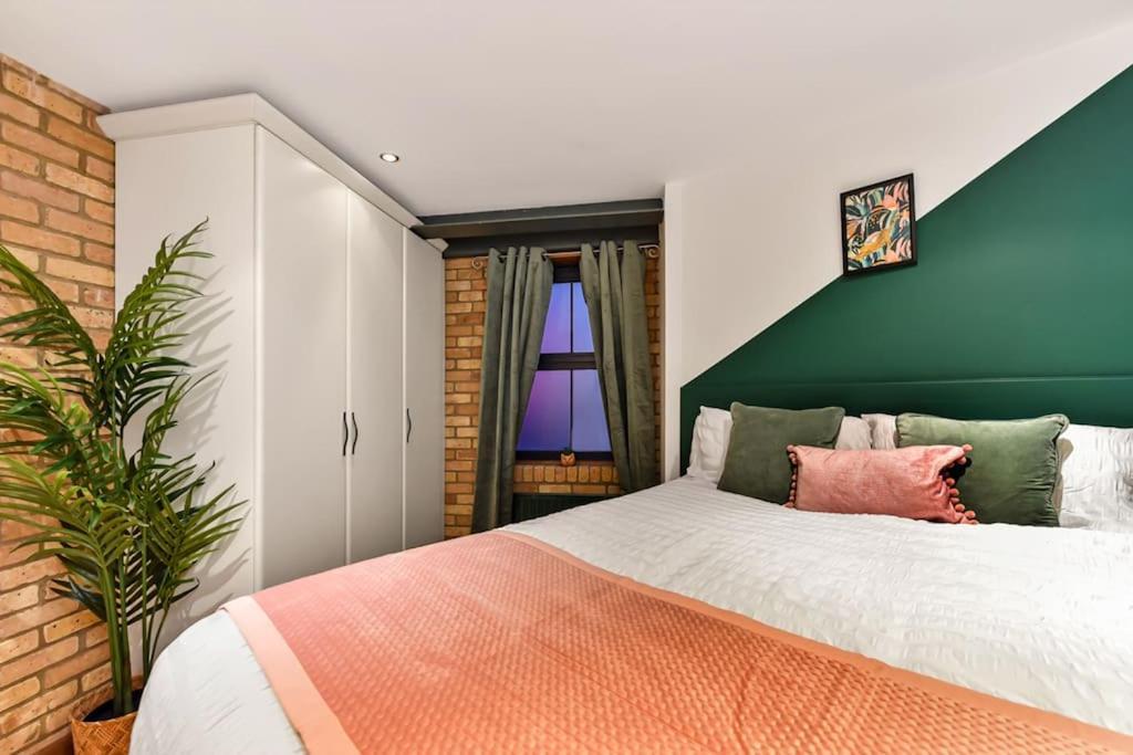 Leilighet Spacious 2 Bed Urban Jungle Flat, London