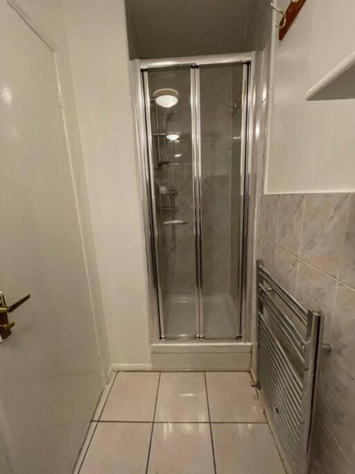 Lovely 4 Bedroom 2 Bathroom Appartement
