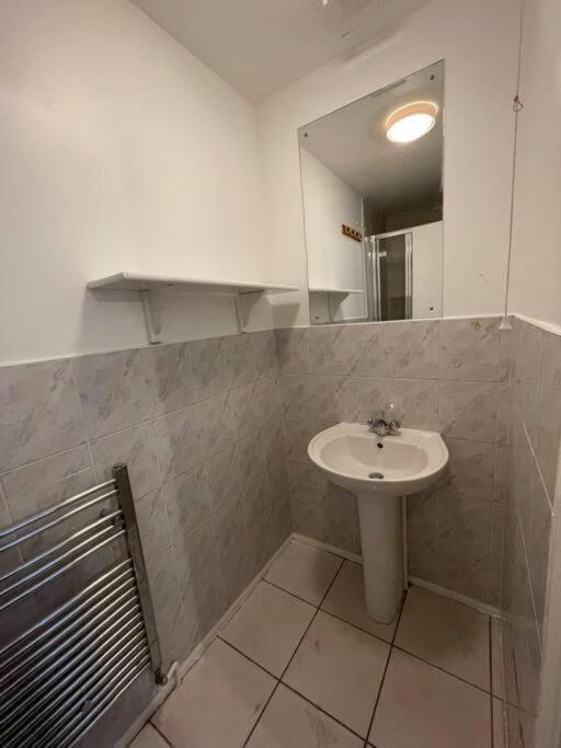 Appartement Lovely 4 Bedroom 2 Bathroom Londen