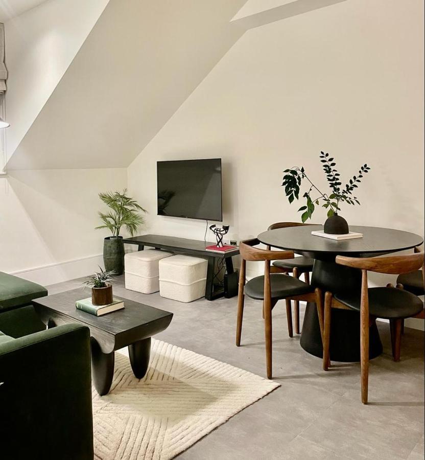 Apartment 2 Bedroom Penthouse *