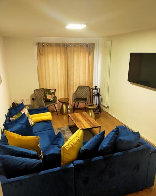 Impeccable 2-bed House Leilighet London