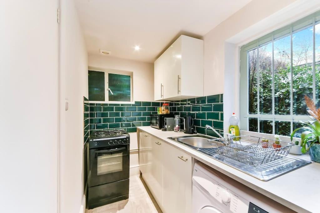 Stylish 2 Bed Garden Flat In Zone 1 Central London