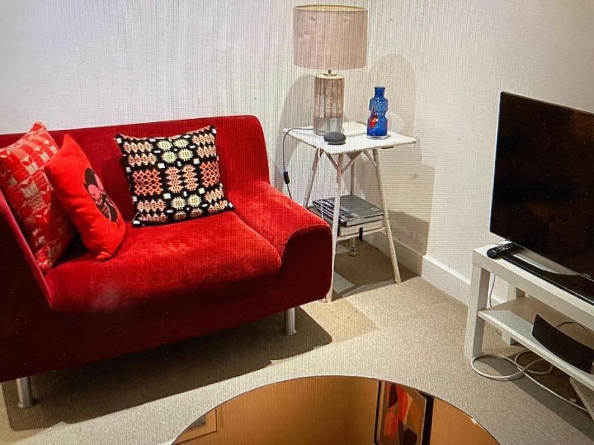 Impeccable 1-bed In Appartement *