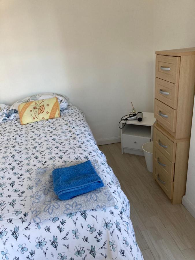 Redecorated Double With Shared Bathroom And Kitchen Gasthuis