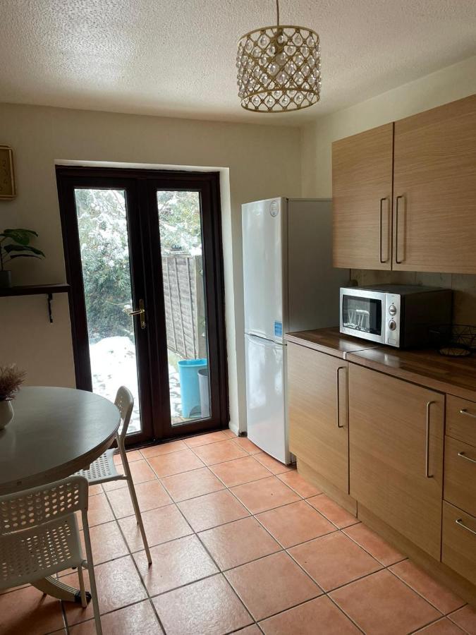 Appartement Lovely 4 Bedroom 2 Bathroom *