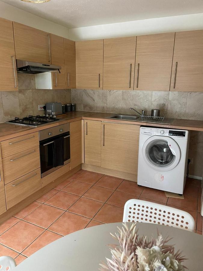 Appartement Lovely 4 Bedroom 2 Bathroom Londen