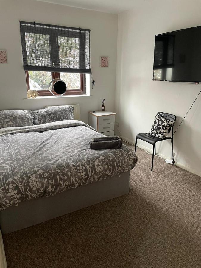 Lovely 4 Bedroom 2 Bathroom Appartement *