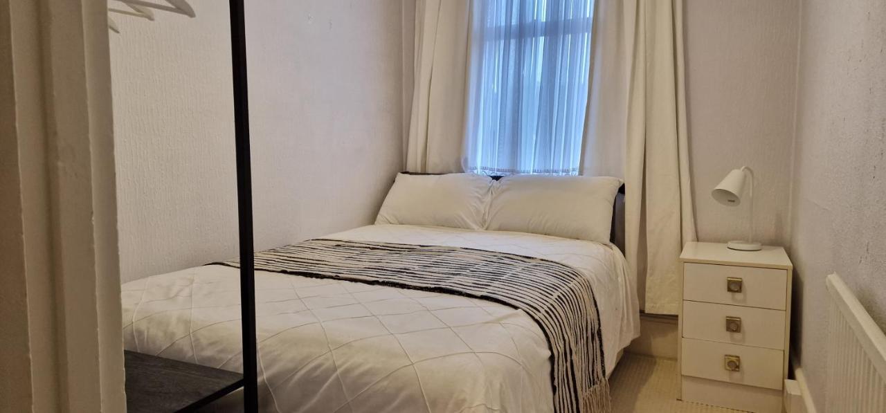 Inviting You To Your From 10 Minutes From Stratford Westfield Appartement Londen