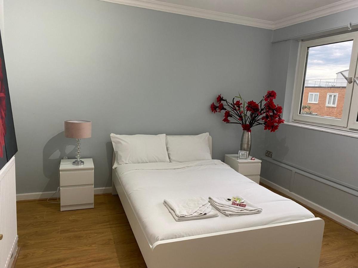 Cosy 3 Bed Flat Near London's Highlights *