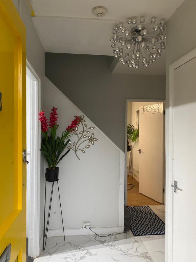 Cosy 3 Bed Flat Near London's Highlights * London