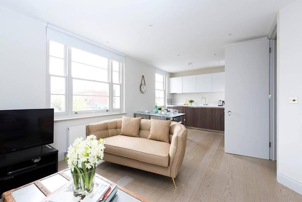 Apartment Recently Redecorated Spacious And Modern 1br Flat In West *
