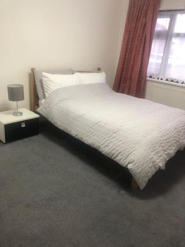 Flat: Quick Access, Refurbished 3-bed Near Station Apartment London