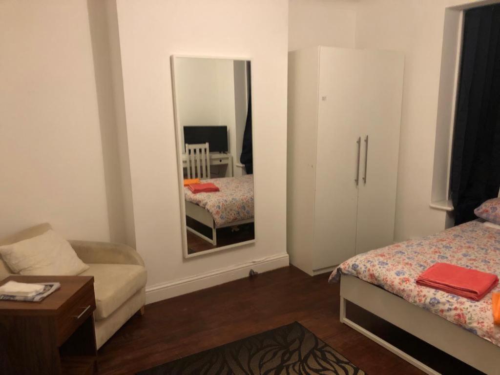 Clapham 1 *