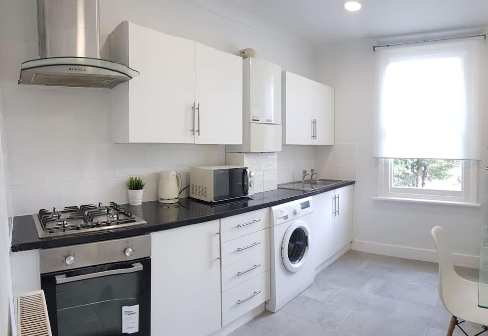 London. Gorgeous 2 Bed Flat Near Olympic Park. Apartment
