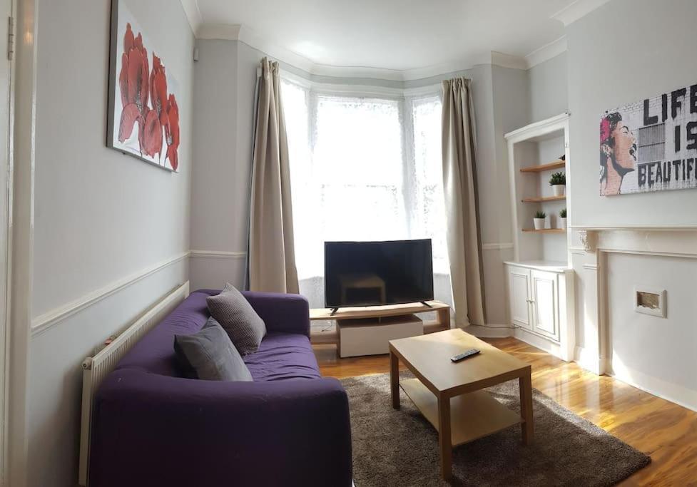 Apartment London. Gorgeous 2 Bed Flat Near Olympic Park. London
