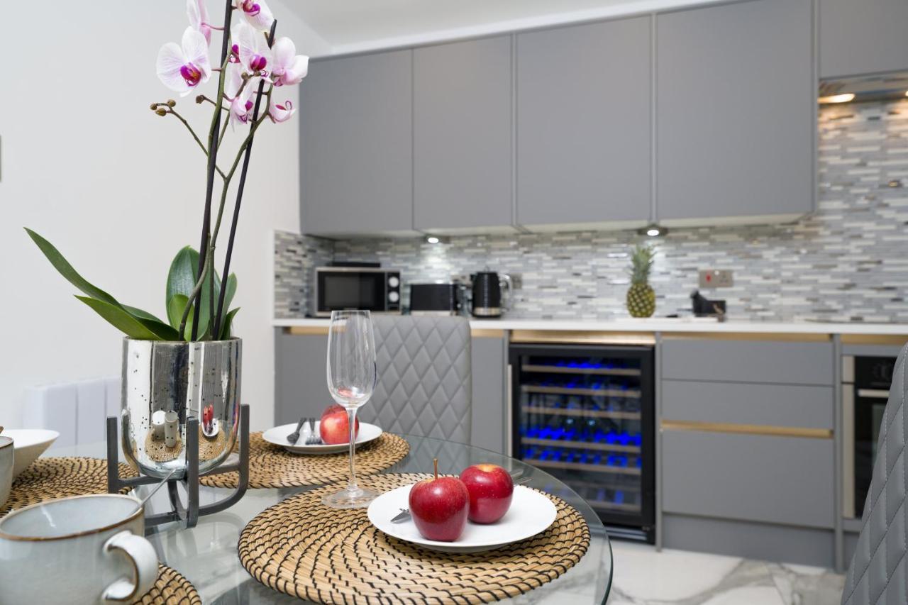 Oxford Street 2 Bedr, 3 Beds, 2,5 Bath, 2 Min Subway Leilighet London