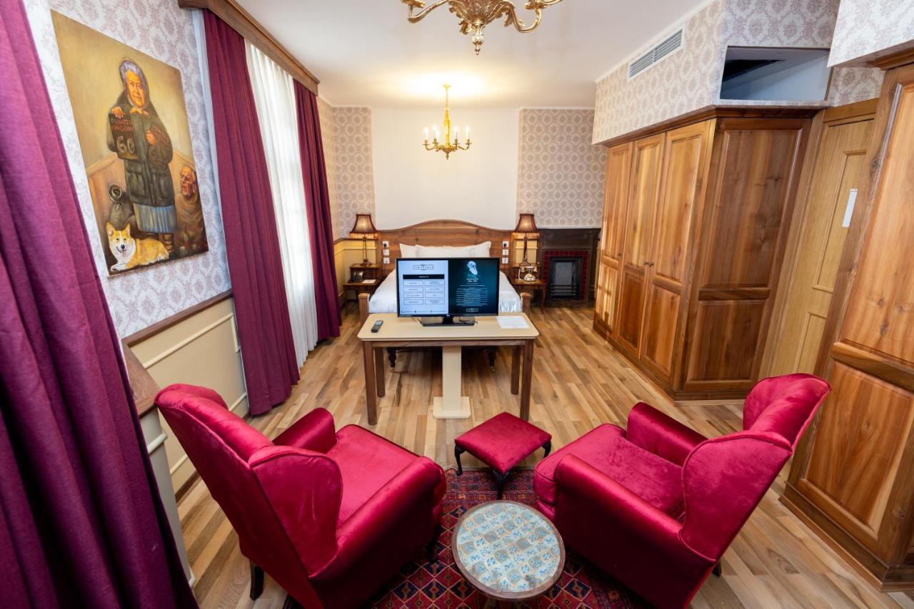 Hotel Limehouse Library London