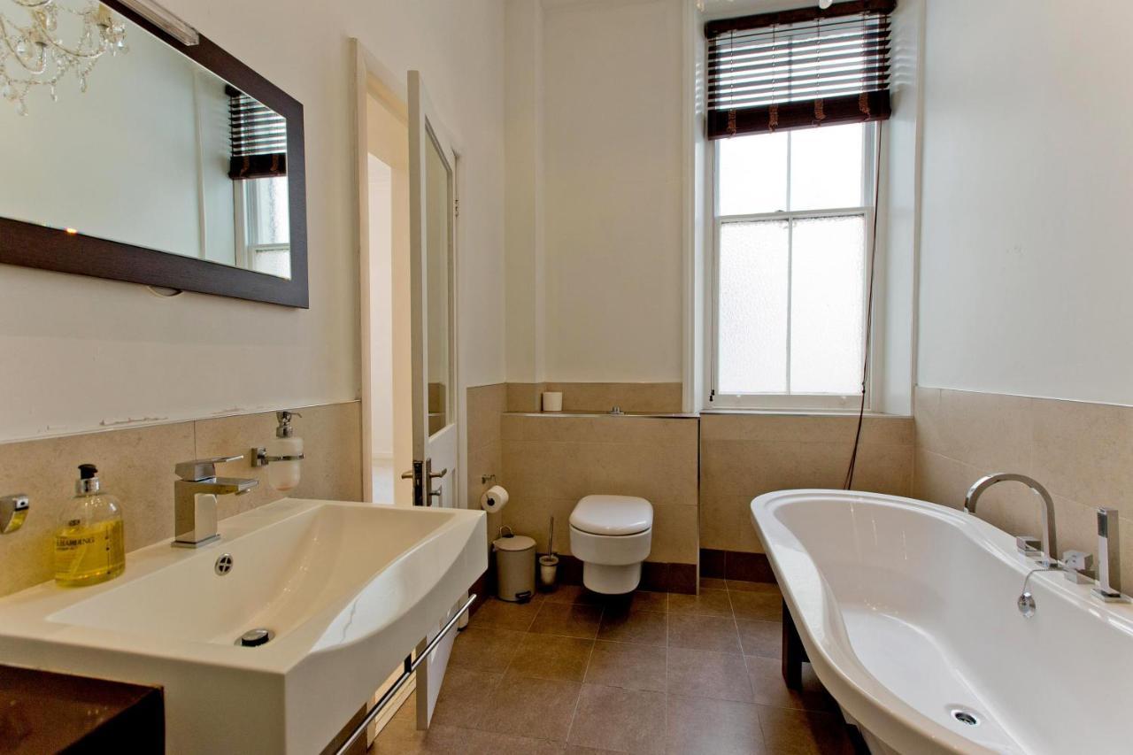 Stunning 6 Bedroom Flat *