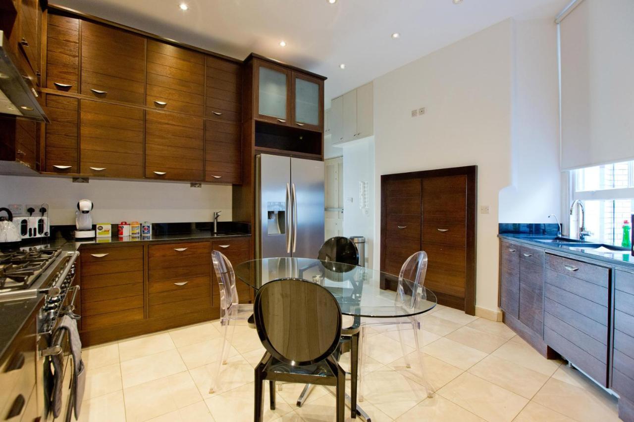 Stunning 6 Bedroom Flat *