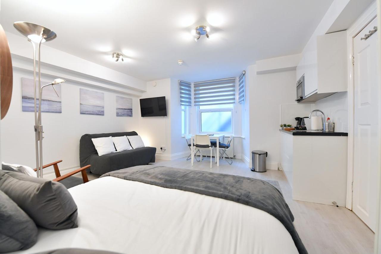 Very Close To Line Underground Shepherds Bush And Westfield Newly Refurbished * London