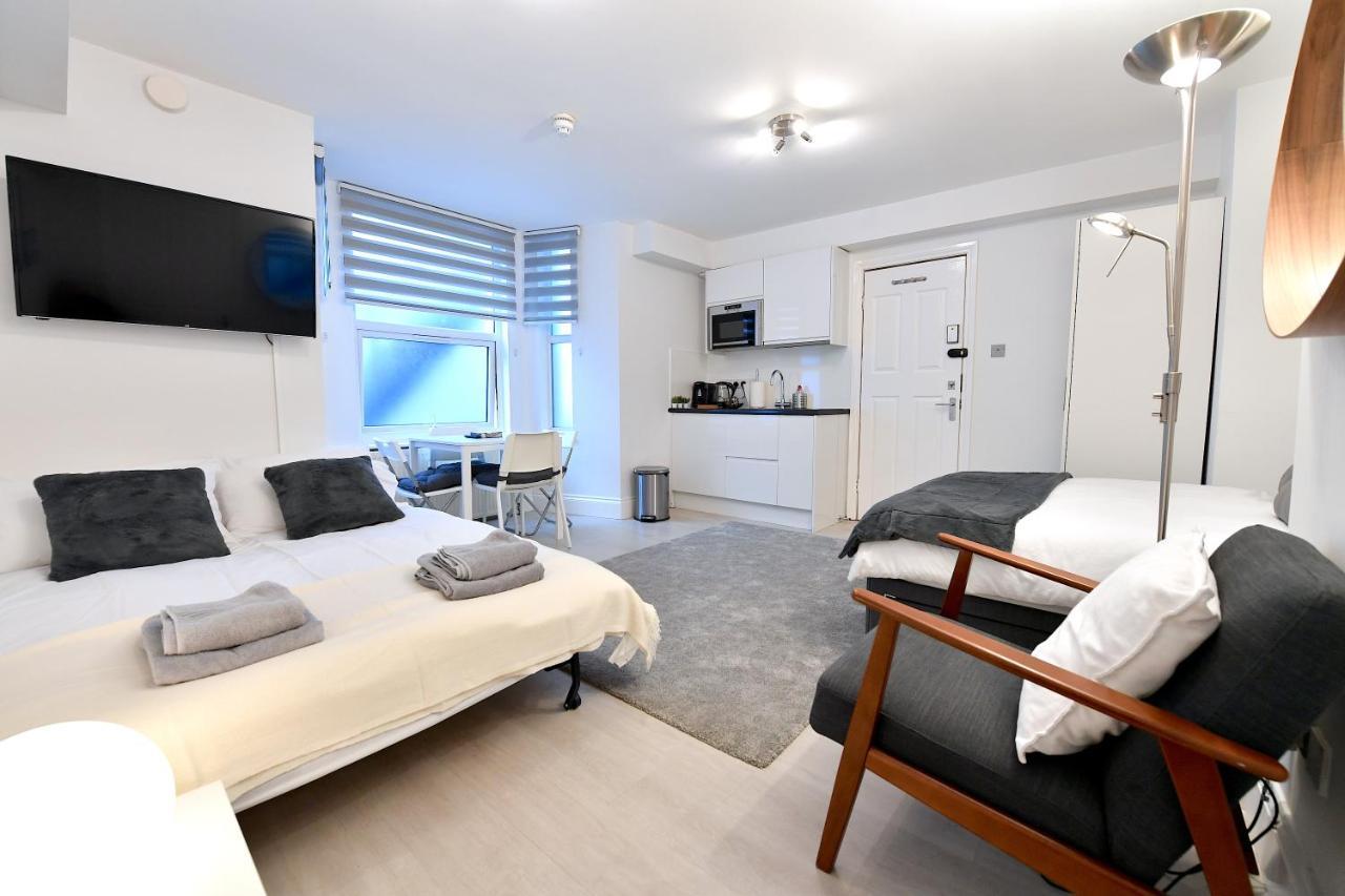 Very Close To Line Underground Shepherds Bush And Westfield Newly Refurbished Apartment