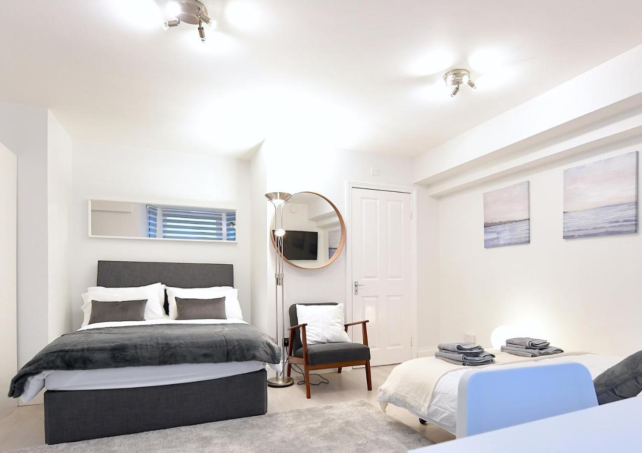 Very Close To Line Underground Shepherds Bush And Westfield Newly Refurbished *