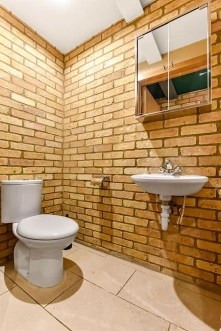 Spacious 2 Bed Urban Jungle Flat, Leilighet *