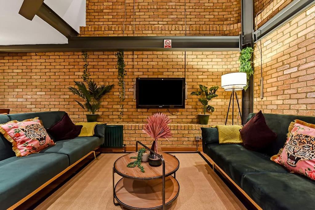 Spacious 2 Bed Urban Jungle Flat, Leilighet London