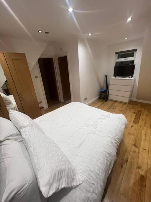 Hampden Rd N8,studio Flat * Londen