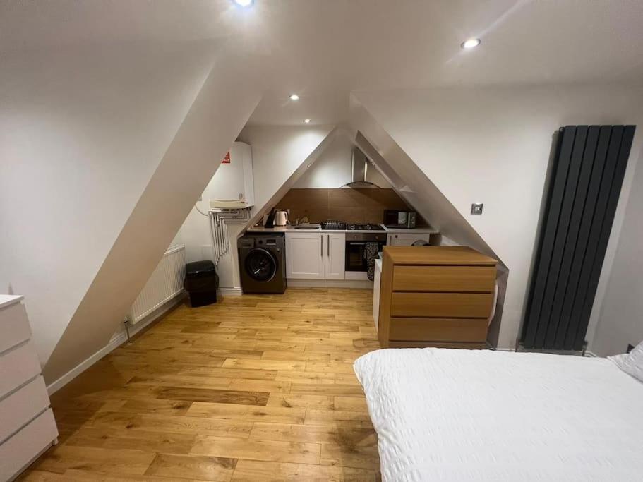 Hampden Rd N8,studio Flat Appartement *