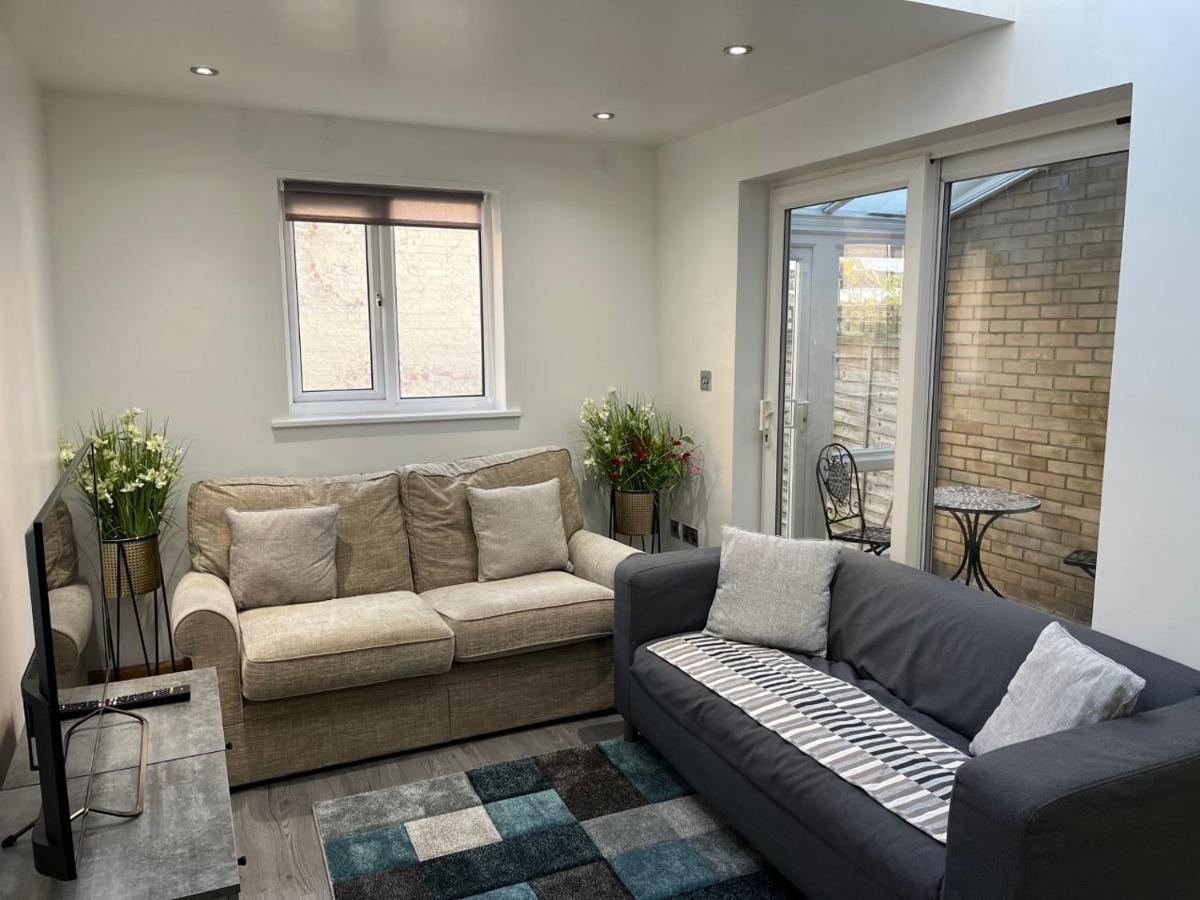 Three Bedroom House In Tooting By Star * London