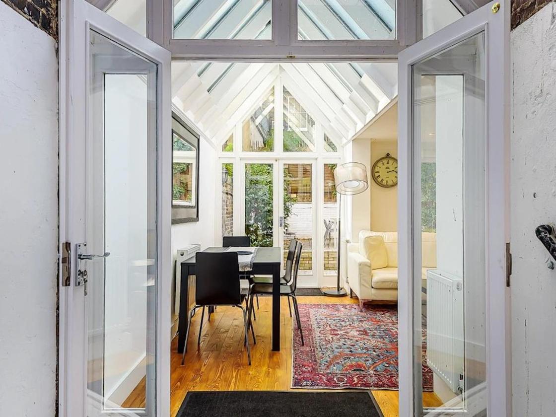 Sunny, 2bed 2bath, Garden Near Hyde Park Apartment *