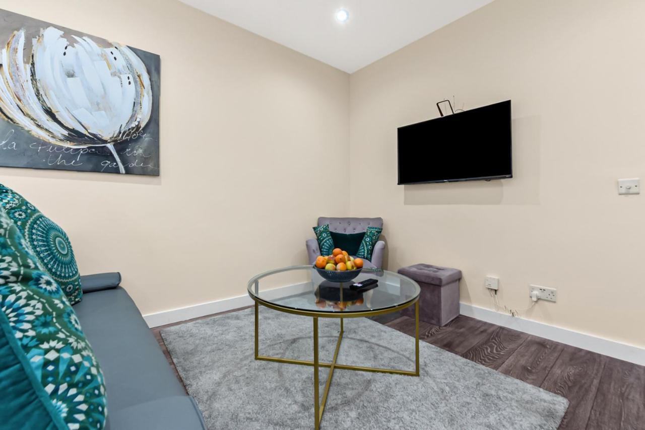 Family Friendly, Zone 2, 2 Beds, Overground * Londres