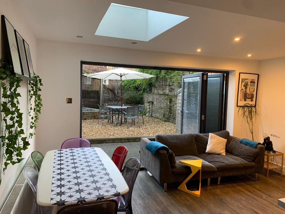 2 Bedrooms With Private Garden Walking Distance To Underground Ideal For Families Apartment