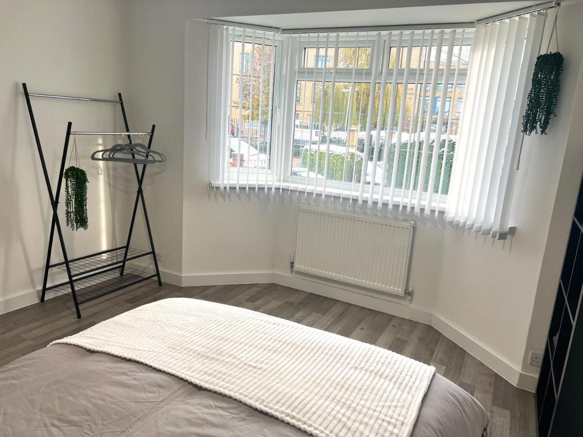 Guest house Modern Double With Fire Tv