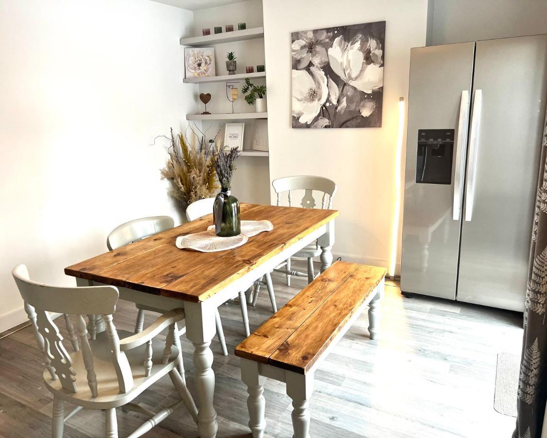 Modern Double With Fire Tv Guest house