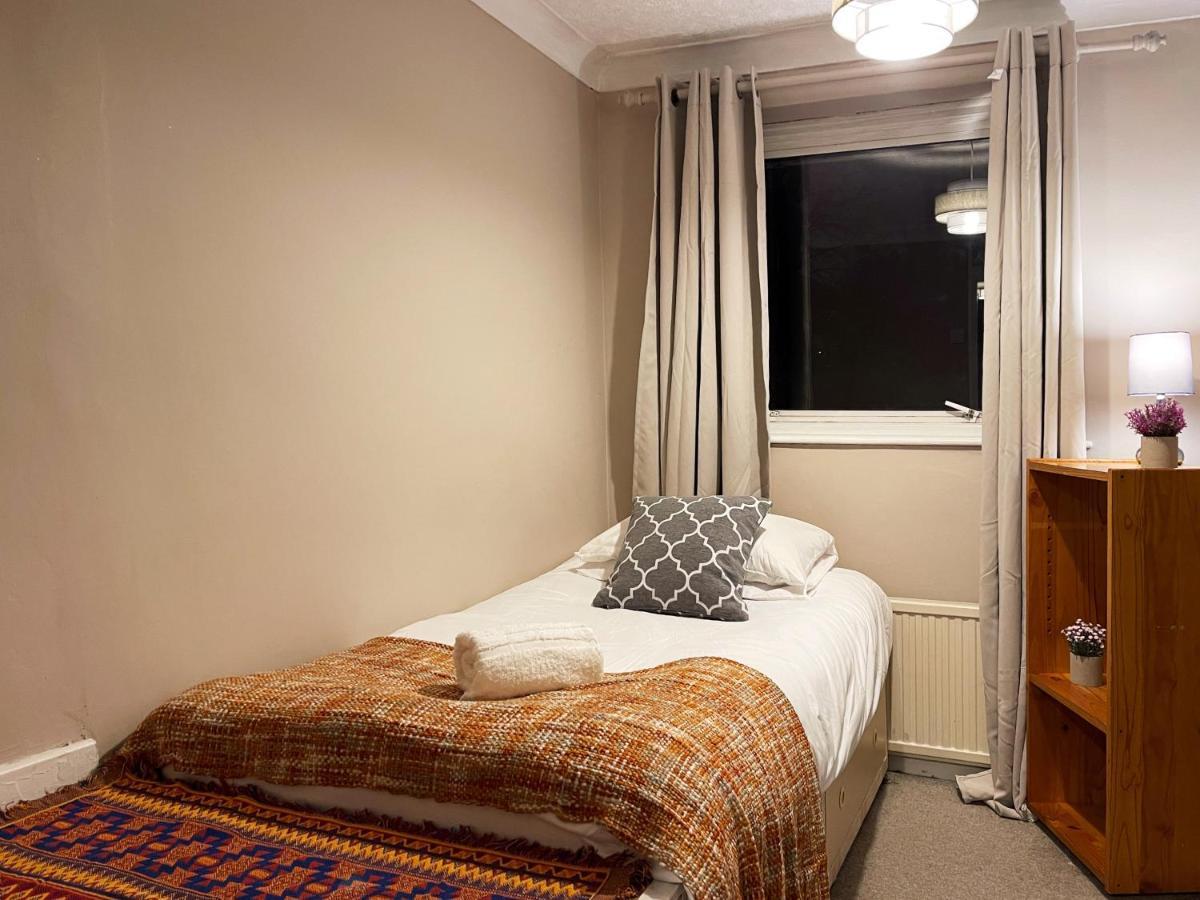 Appartement Vintage 3 Bedroom House Near Catford - 1 Double Bed, 3 Single Beds, Max 5 People