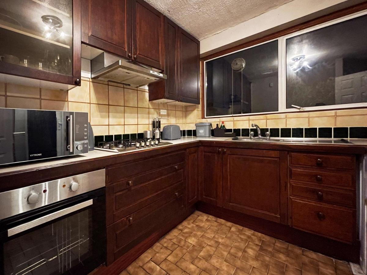 Appartement Vintage 3 Bedroom House Near Catford - 1 Double Bed, 3 Single Beds, Max 5 People Londen
