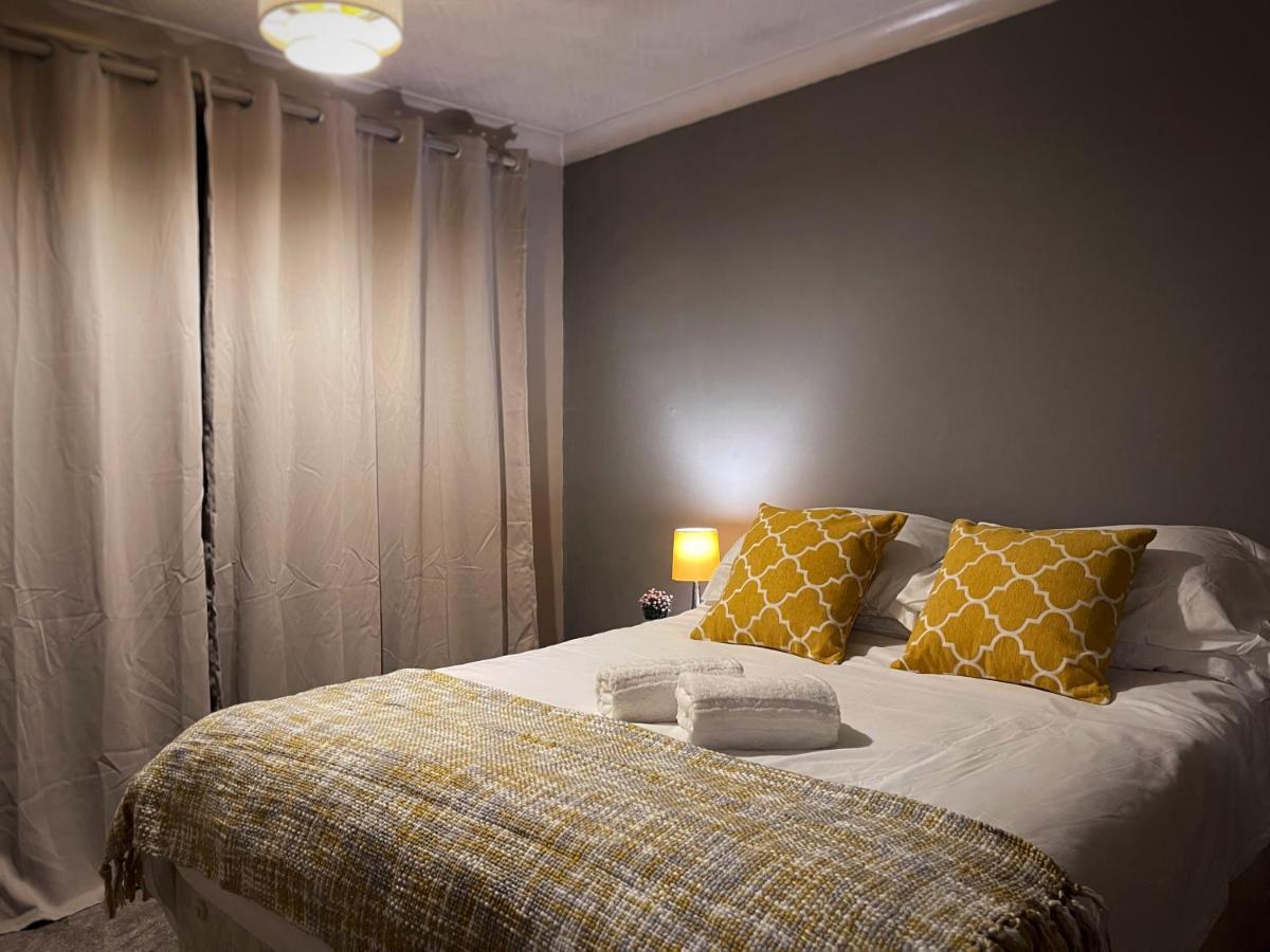 Appartement Vintage 3 Bedroom House Near Catford - 1 Double Bed, 3 Single Beds, Max 5 People Londen