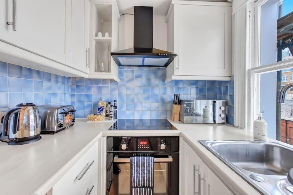 Chic One Bedroom Chelsea Apartment London