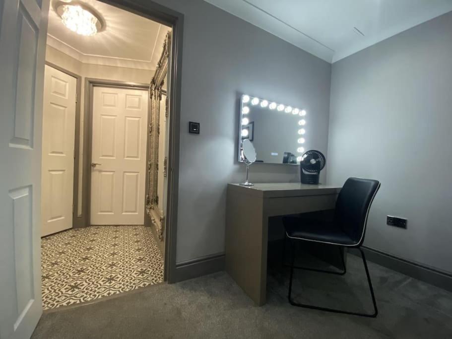 Modern Spacious 1 Bed With Free Parking In Trendy Inner Suburb 15 Mins Walk To Victoria Line Underground Then 20 Mins To Oxford Street 