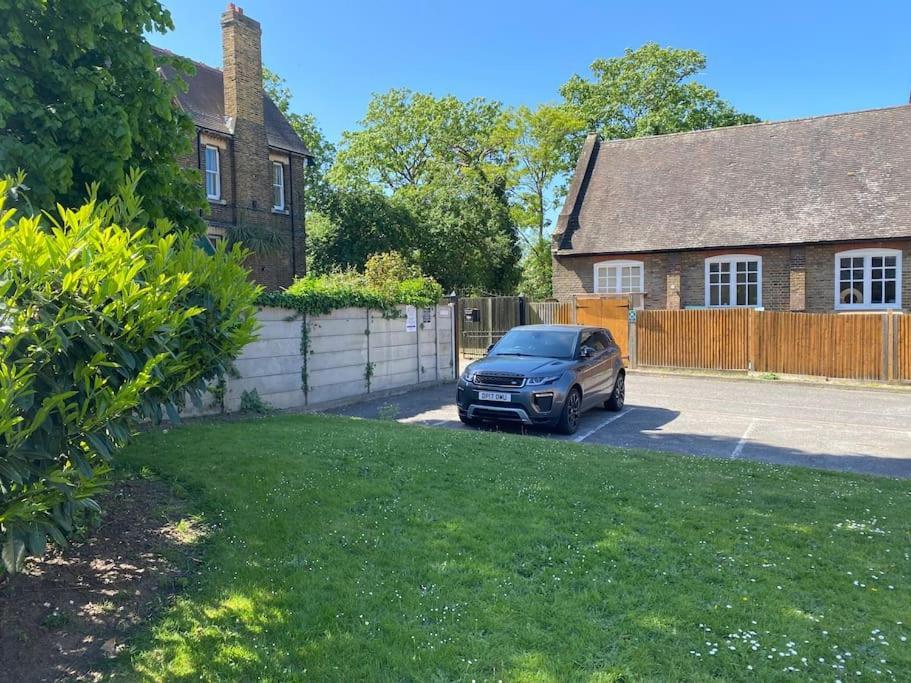 Appartement Modern Spacious 1 Bed With Free Parking In Trendy Inner Suburb 15 Mins Walk To Victoria Line Underground Then 20 Mins To Oxford Street 