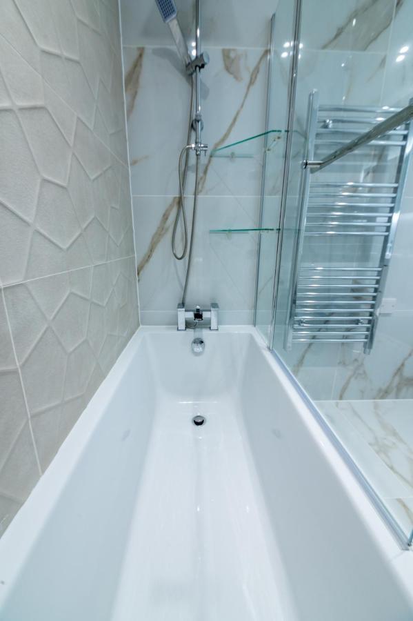 Lux 2 Bedrooms - 2 Bathrooms - F7 Appartement Londen