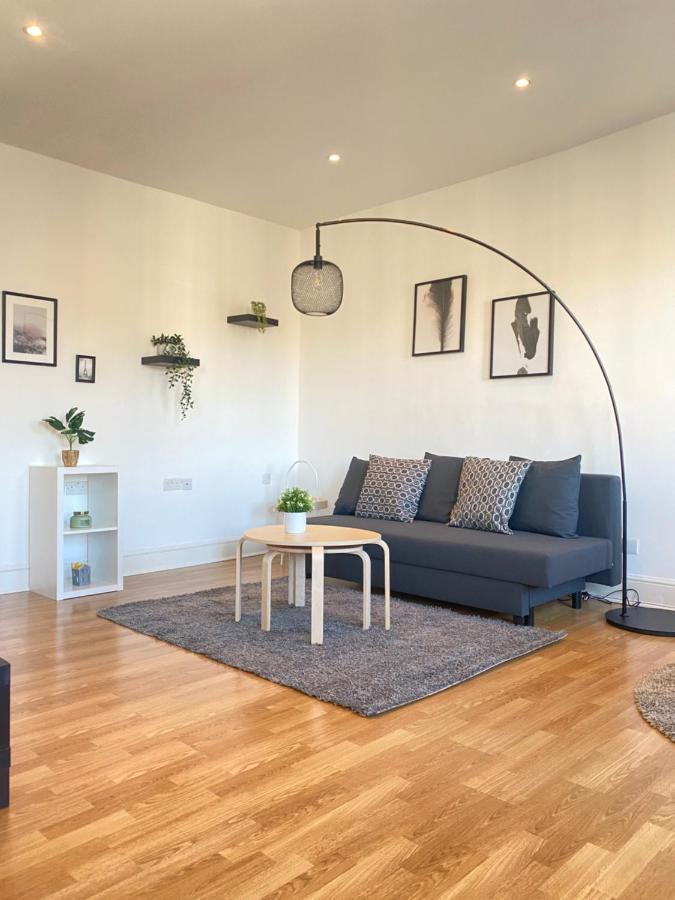 Leilighet Charming & Bright 2-bed Apt Close To Station *