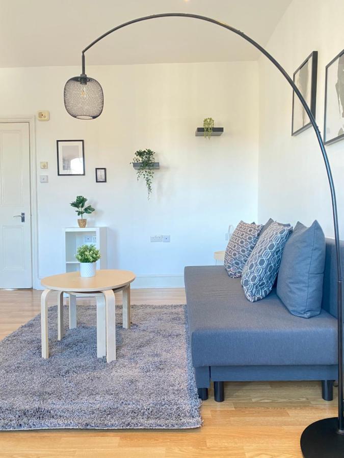 Leilighet Charming & Bright 2-bed Apt Close To Station London