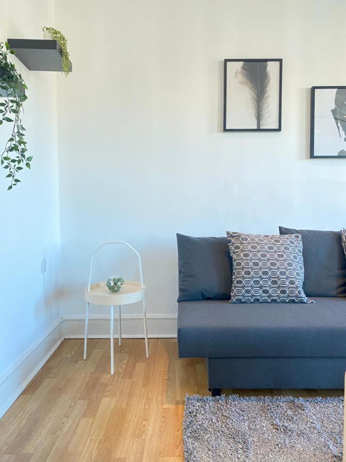 Leilighet Charming & Bright 2-bed Apt Close To Station *