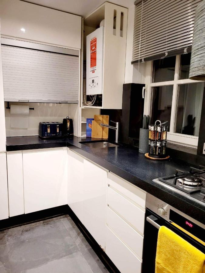 Apartment Stepney Gated Area With Parking & Garden