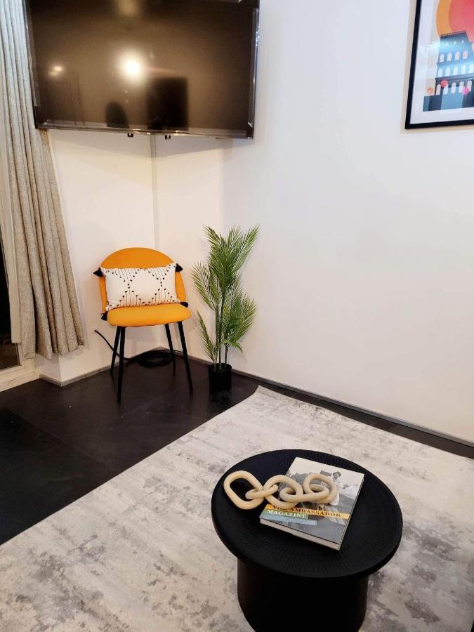 Stepney Gated Area With Parking & Garden Apartment *