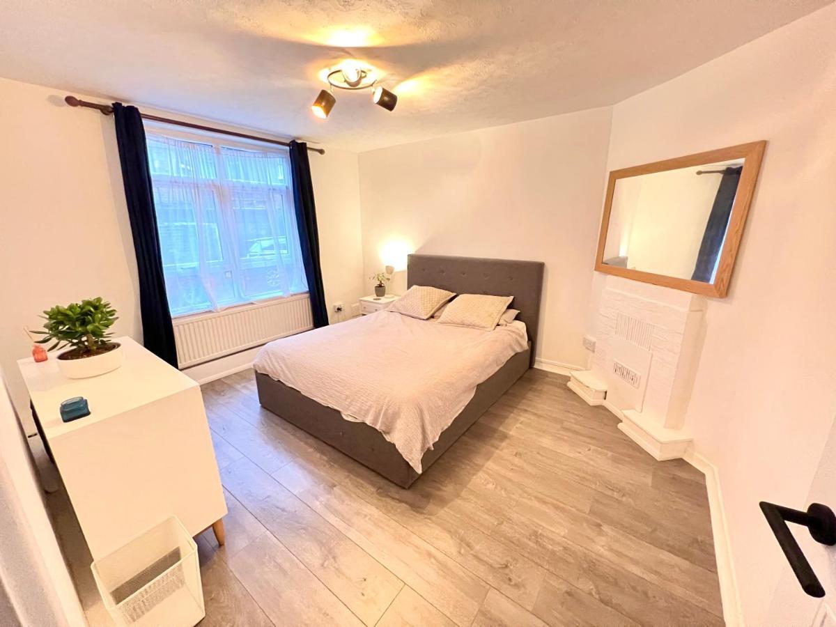 Modern In Fulham Apartment *