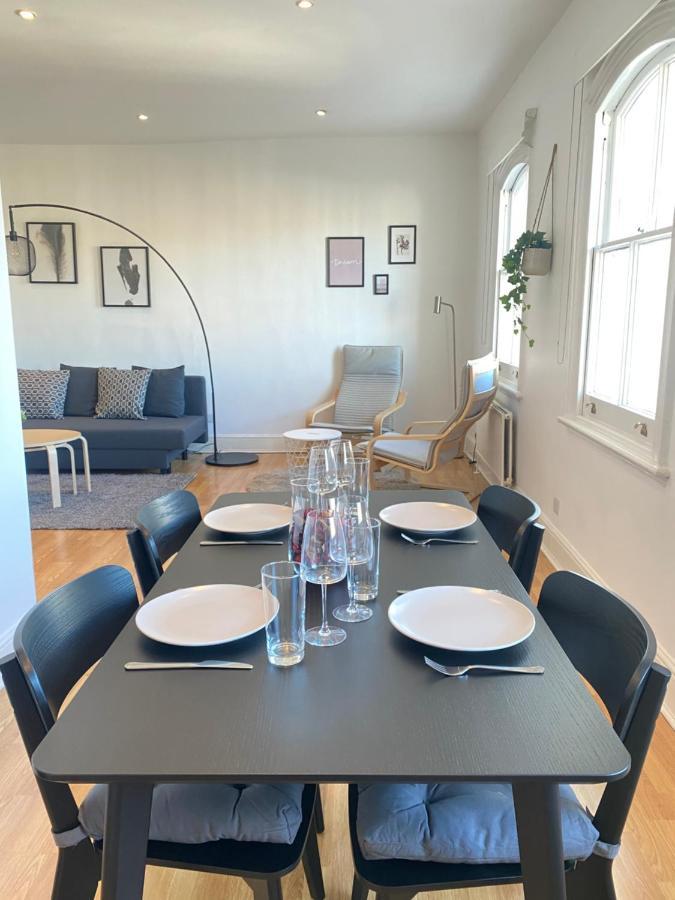 Charming & Bright 2-bed Apt Close To Station *